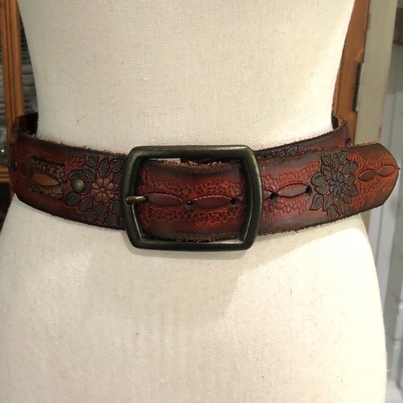 GAP Accessories - GAP 1969  Vintage Y2K Brown Floral Tooled Leather Belt with Brass Buckle L